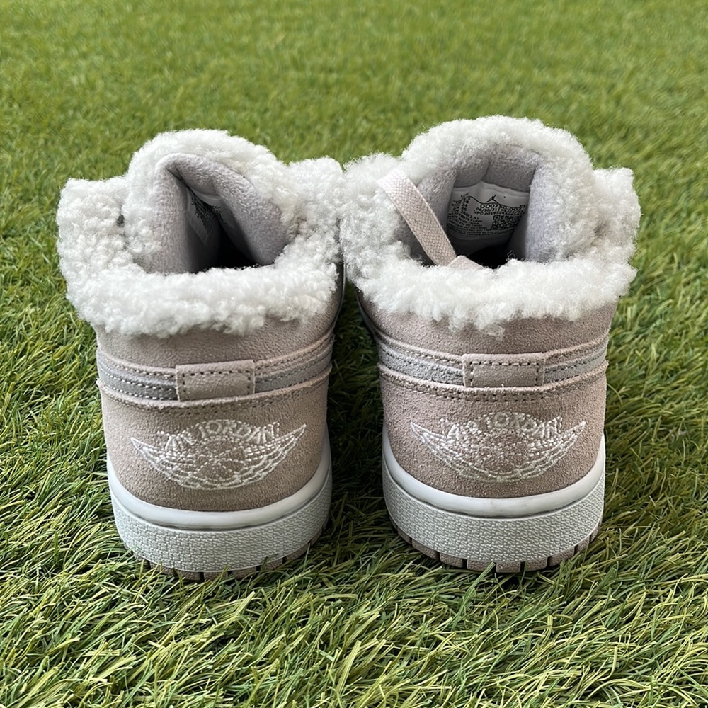 Air Jordan 1 Low SE - Picture 3 of 5